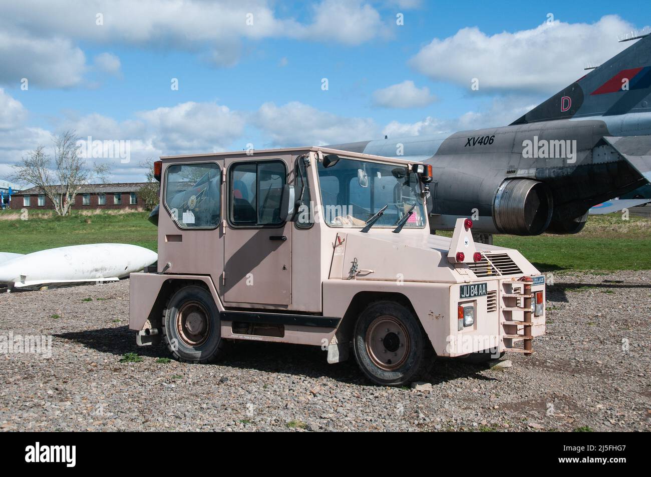 Solway Aviation Museum - Douglas Super-taskmaster Aircraft Tug Foto Stock