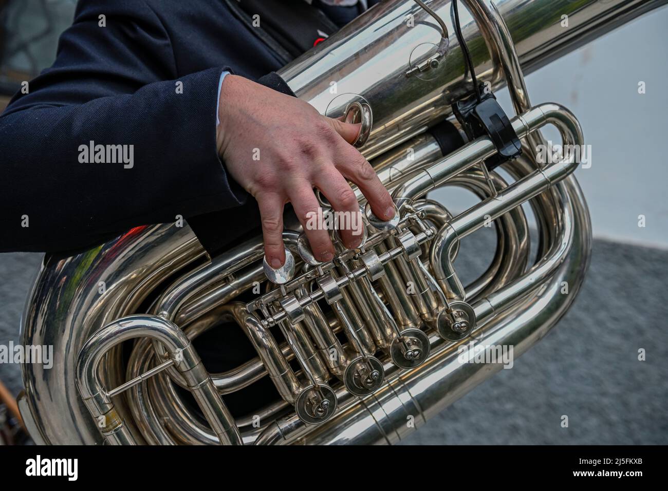 Il tuba - il basso è il più grande degli strumenti in ottone Foto Stock