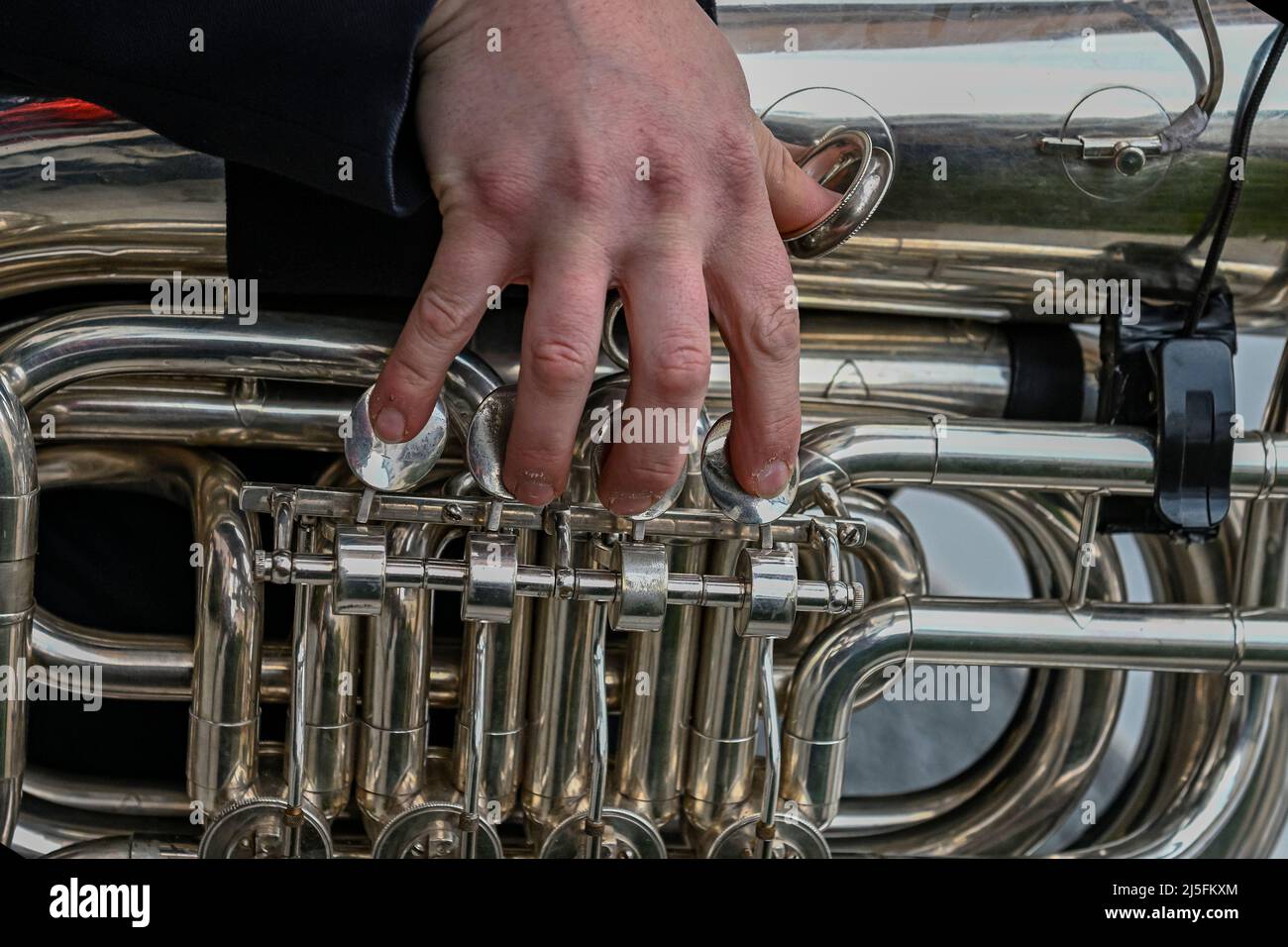 Il tuba - il basso è il più grande degli strumenti in ottone Foto stock -  Alamy