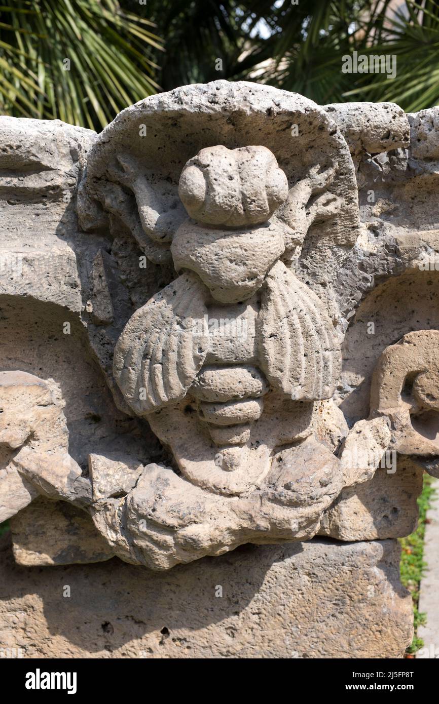 Famiglia Crest scultura nei Giardini di Palazzo Barberini Roma Italia Foto Stock