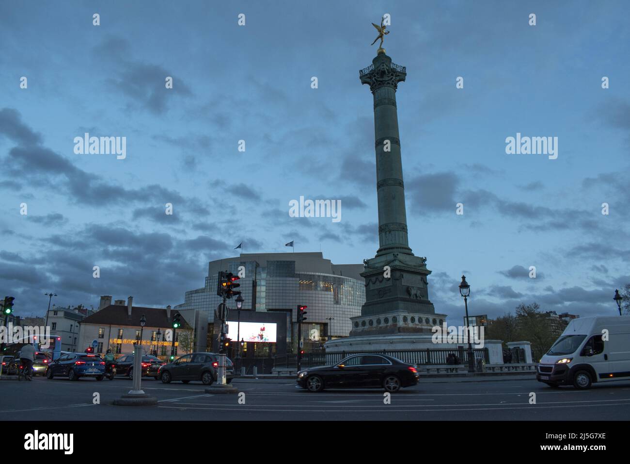 Parigi, Francia: Luglio colonna in Place de la Bastille, piazza dove la prigione della Bastiglia una volta sorgeva prima della sua distruzione durante la Rivoluzione francese Foto Stock