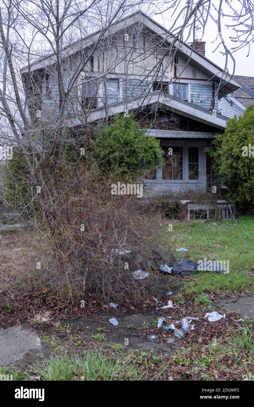 Casa abbandonata a Detroit, Michigan, USA, simbolo della depressione economica. Foto Stock