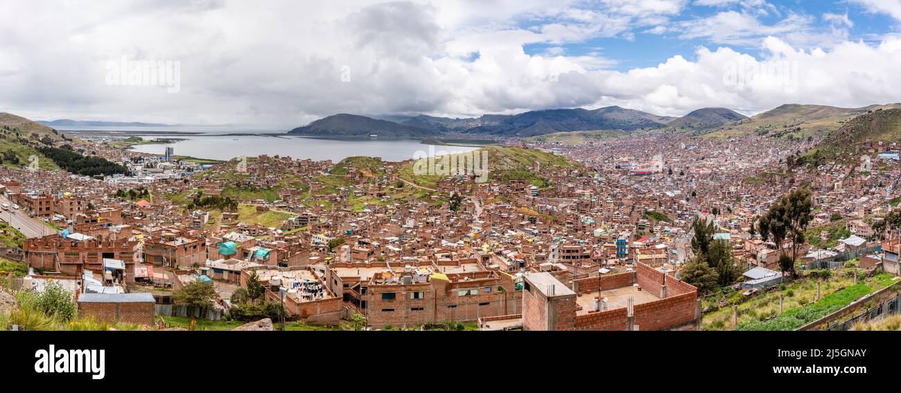 Una vista panoramica della città di Puno, provincia di Puno, Perù. Foto Stock