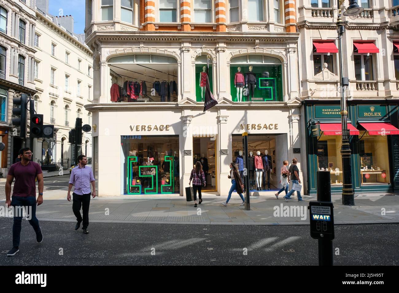 Londra, Regno Unito - Settembre 2021: Il negozio Versace a New Bond Street a Londra Foto Stock