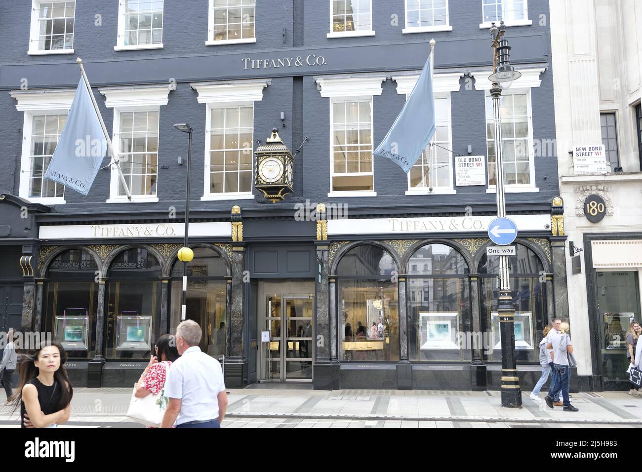 Londra, Regno Unito - Settembre 2021: Negozi Tiffany and Co presso Old Bond Street a Londra Foto Stock