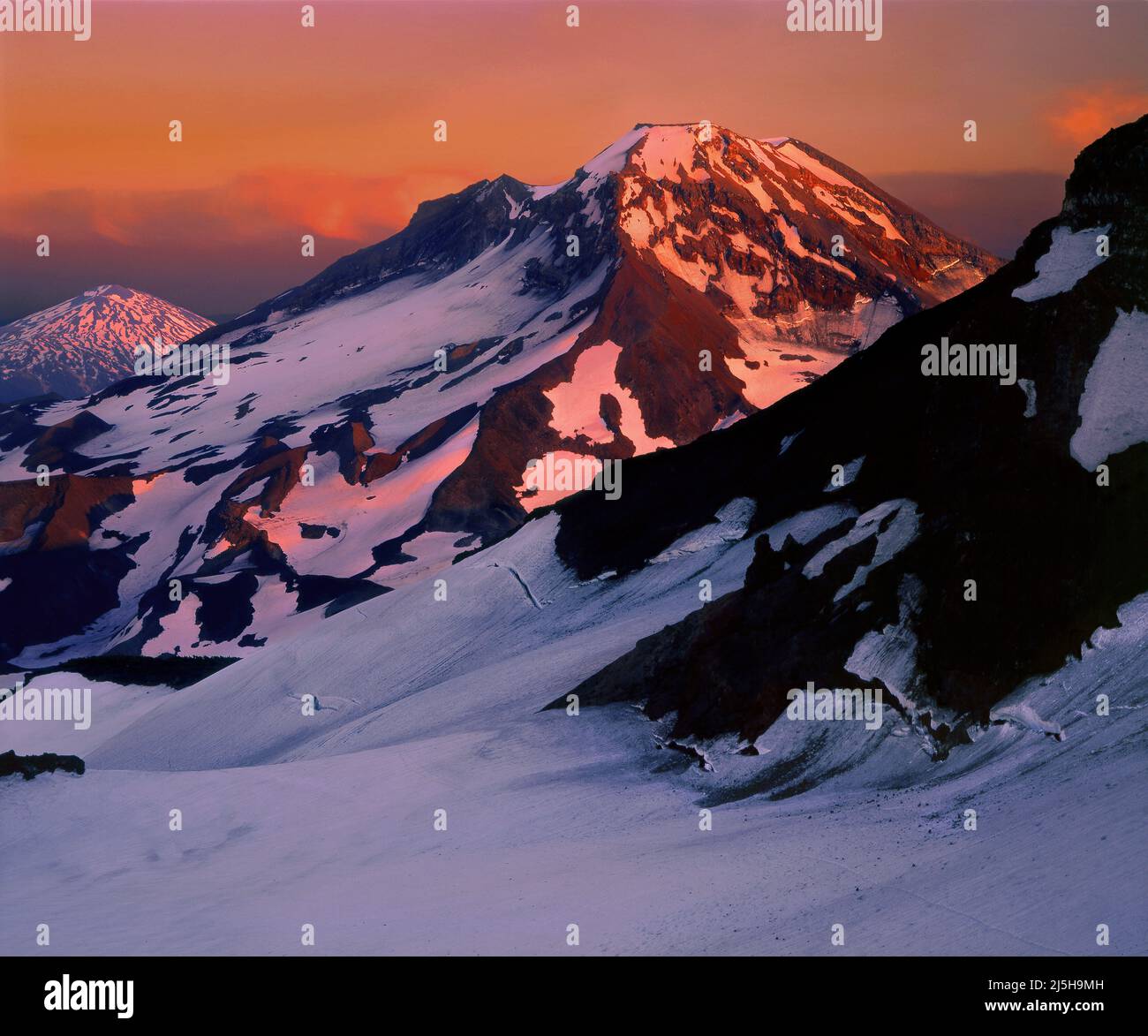 Il monte Bachelor e la sorella meridionale di Middle Sister, Cascade Range, Oregon Foto Stock