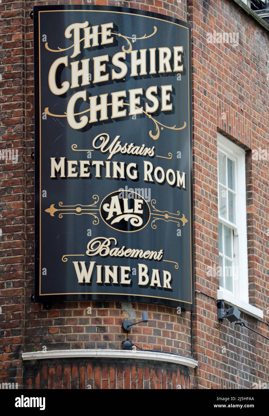 Il Cheshire Cheese pub a Little Essex Street a Londra Foto Stock