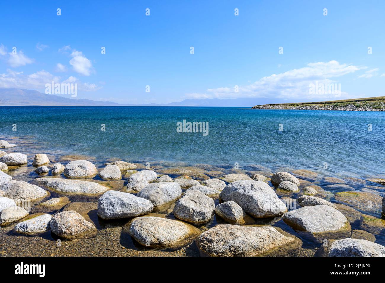 Sayram Lake paesaggio naturale a Xinjiang, Cina. Foto Stock
