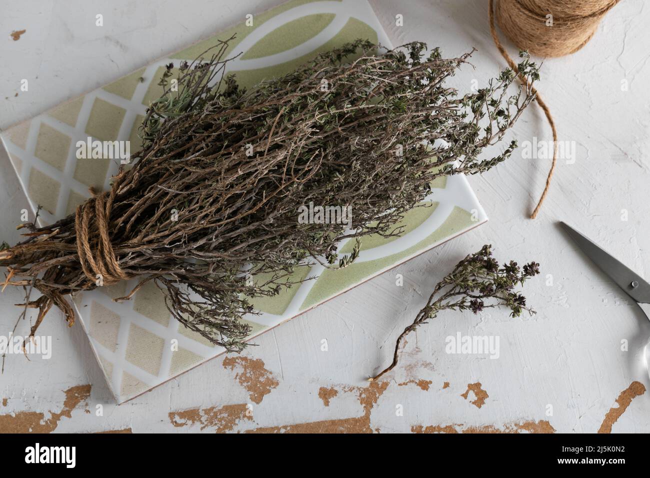 Ramificazioni di timo essiccato pianta aromatica Foto Stock