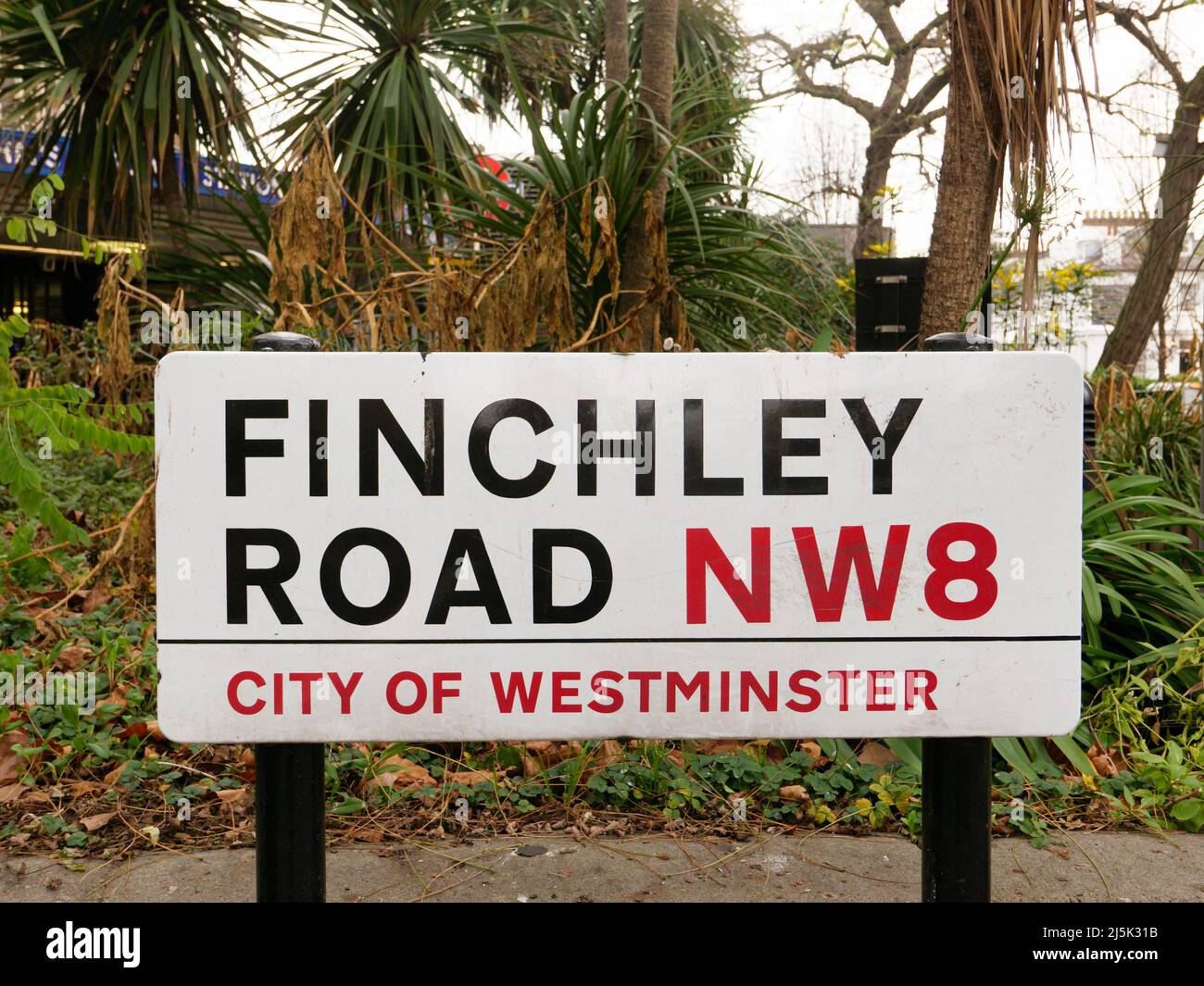 London, UK-22.12.21: Cartello con il nome di Finchley Road, City of Westminster, London, UK Foto Stock