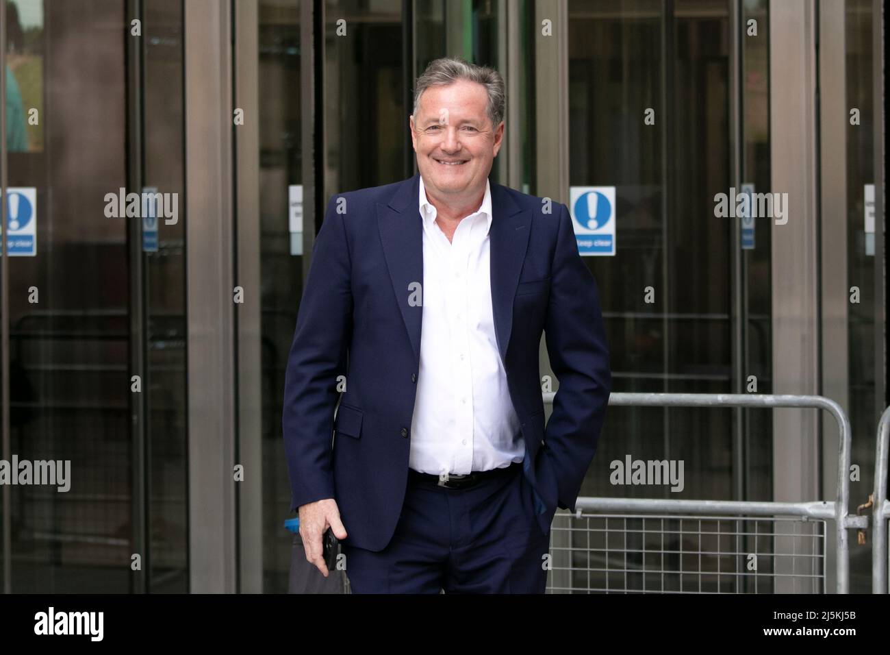 Piers Morgan lascia la BBC Broadcast House, nel centro di Londra, Regno Unito. Dove è apparso il “Domenica mattina” spettacolo politico. 24th aprile 2022 Foto Stock