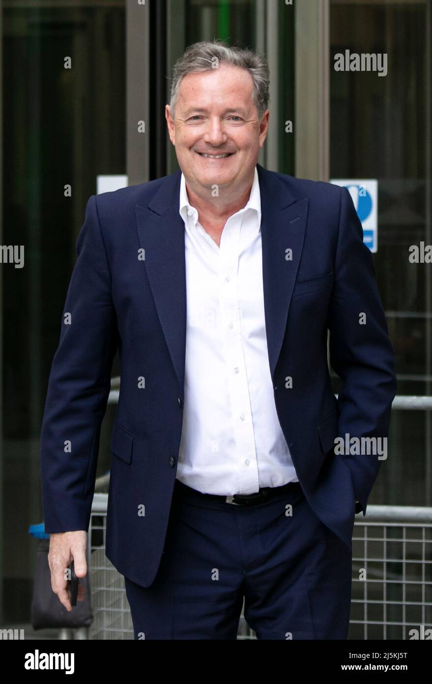 Piers Morgan lascia la BBC Broadcast House, nel centro di Londra, Regno Unito. Dove è apparso il “Domenica mattina” spettacolo politico. 24th aprile 2022 Foto Stock