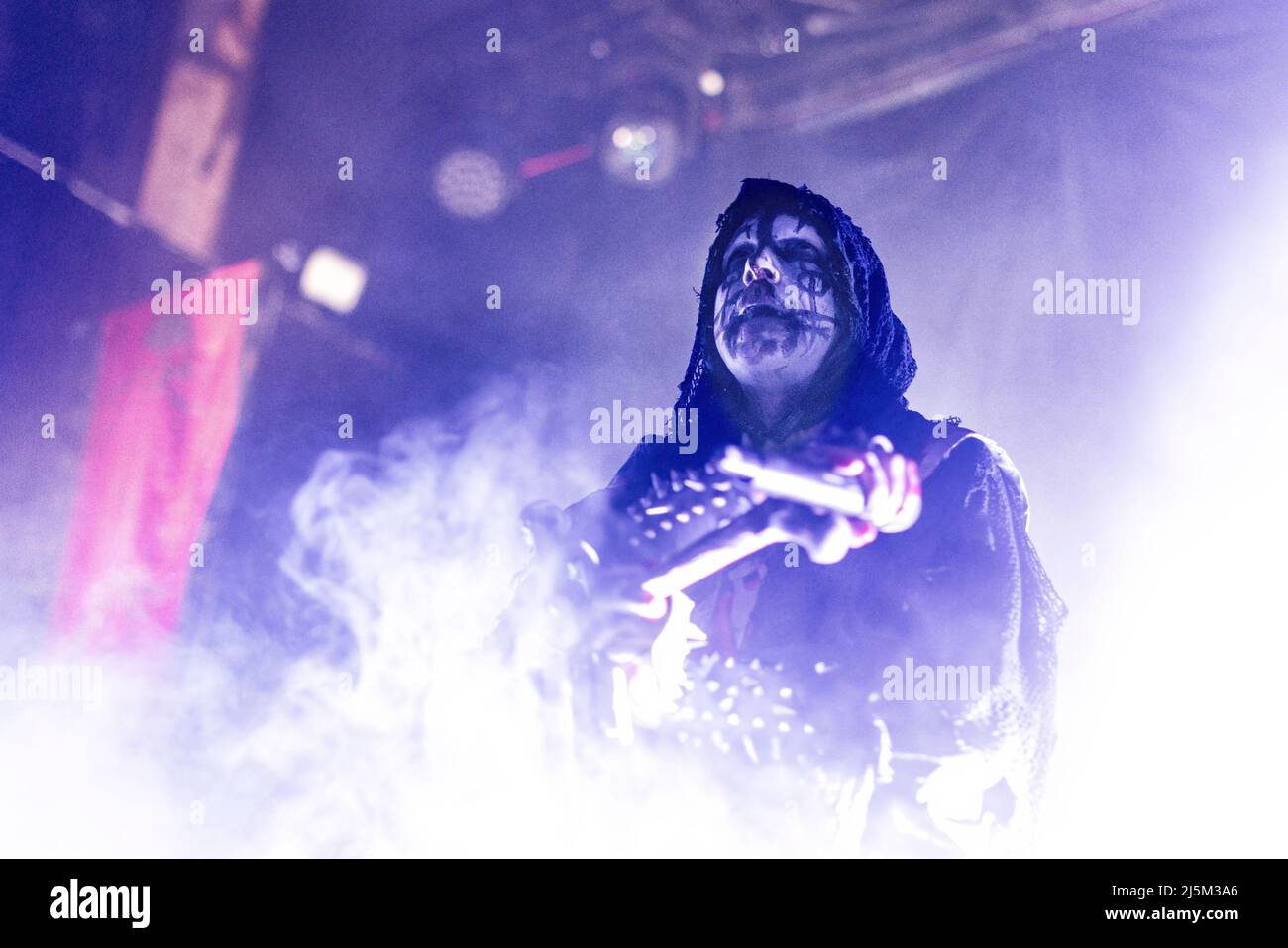 Oslo, Norvegia. 16th, Aprile 2022. La band norvegese di metallo nero Mayhem suona un concerto dal vivo al Rockefeller nell'ambito del festival Inferno Metal Festival 2022 di Oslo. Qui la cantante Attila Csihar è vista dal vivo sul palco. (Photo credit: Gonzales Photo - Terje Dokken). Foto Stock