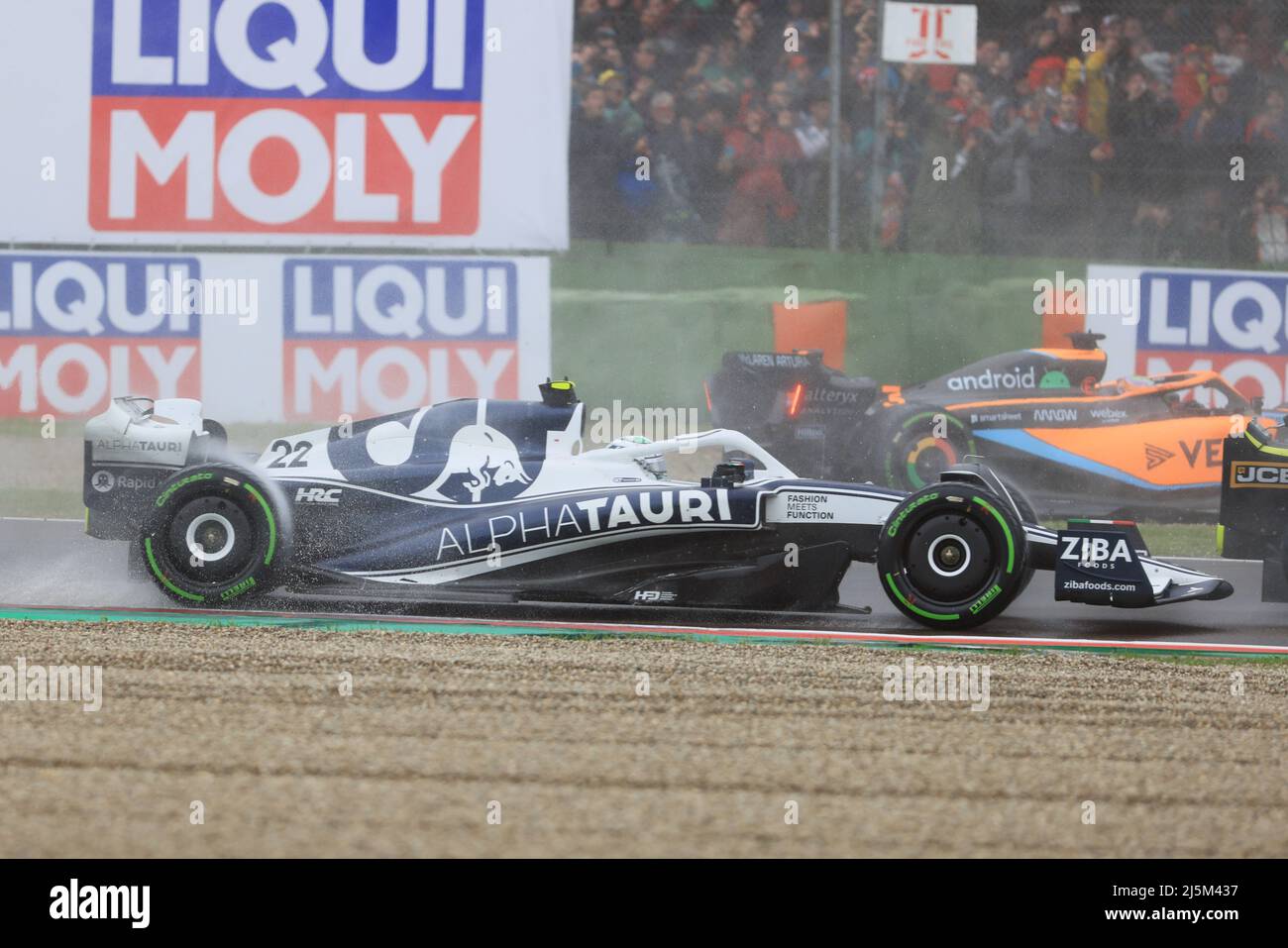 Imola, Italia. 24th aprile 2022; Imola, Emilia Romagna, Italia. F1 Gran Premio d'Italia, Race Day: Scuderia AlphaTauri, Yuki Tsunoda Credit: Action Plus Sports Images/Alamy Live News Foto Stock