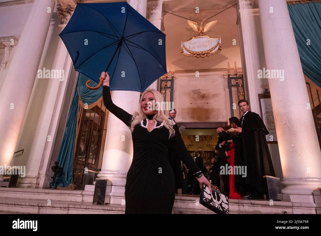 Monika Bacardi è in arrivo alla manifestazione Dior durante la Biennale Arte del 59th, il 23 aprile 2022 a Venezia. Foto Stock