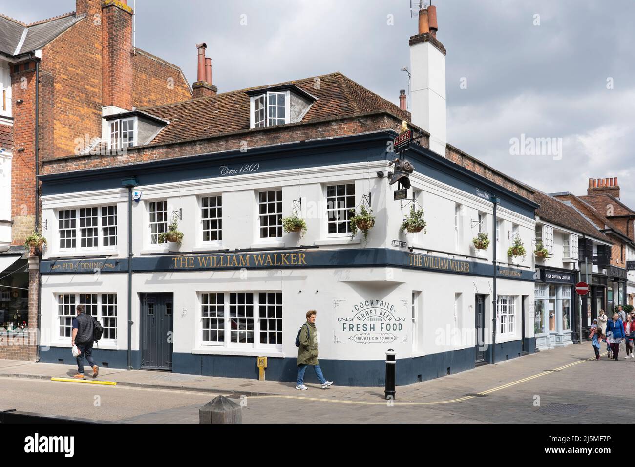 Il William Walker in primavera sole - Fuller's Pub and Restaurant - un pub vittoriano risalente al 1860 circa nel cuore di Winchester. REGNO UNITO Foto Stock