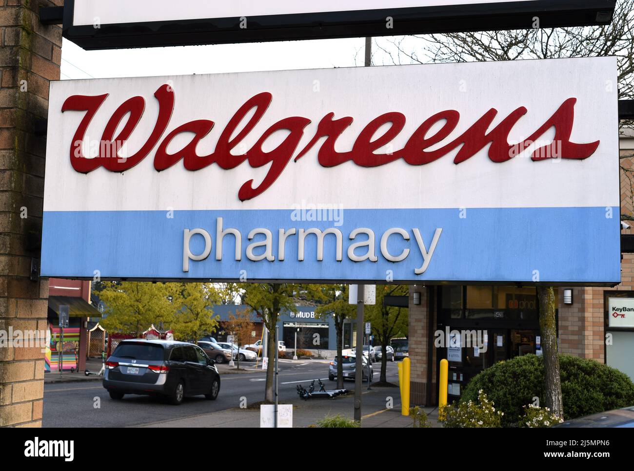 Un cartello farmacia Walgreens in Portland, Oregon, USA Foto Stock