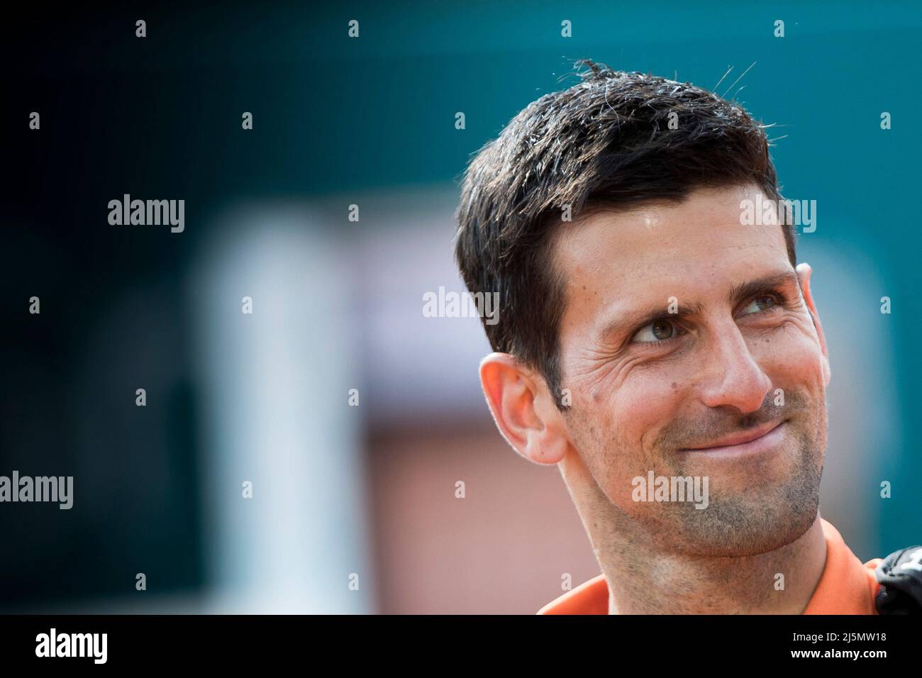 Belgrado, Serbia, 23th aprile 2022. Novak Djokovic di Serbia sorride dopo la vittoria durante il sesto giorno del torneo ATP 250 della Serbia Open al Novak Tennis Center di Belgrado, in Serbia. Aprile 23, 2022. Credit: Nikola Krstic/Alamy Foto Stock