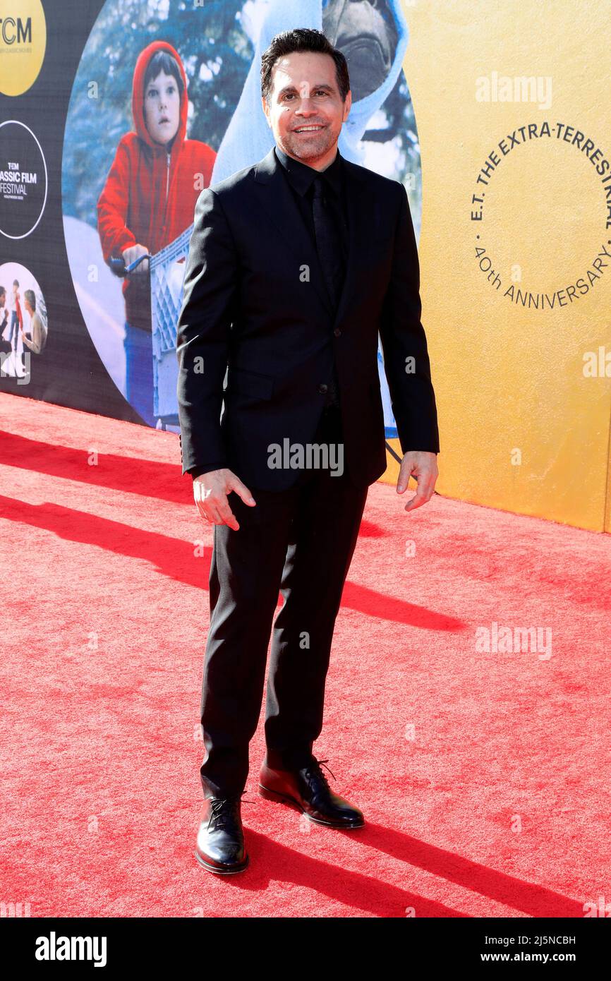 LOS ANGELES - Apr 21: Mario Cantone al ET 40th Anniv Screening al 2022 TCM Classic Film Festival al TCL Chinese Theatre IMAX il 21 aprile 2022 a Los Angeles, CA Foto Stock