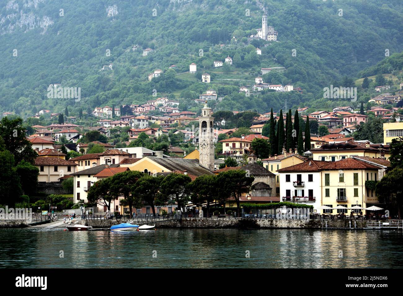 Lenno sulle rive del lago di Como in Italia settentrionale Foto Stock