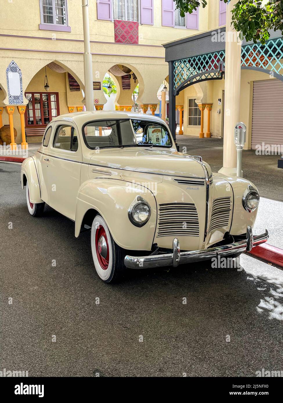 1940 Plymouth P-10 con fari sigillati, dispositivi di chiusura porte rotanti e tergicristalli a depressione. Foto Stock