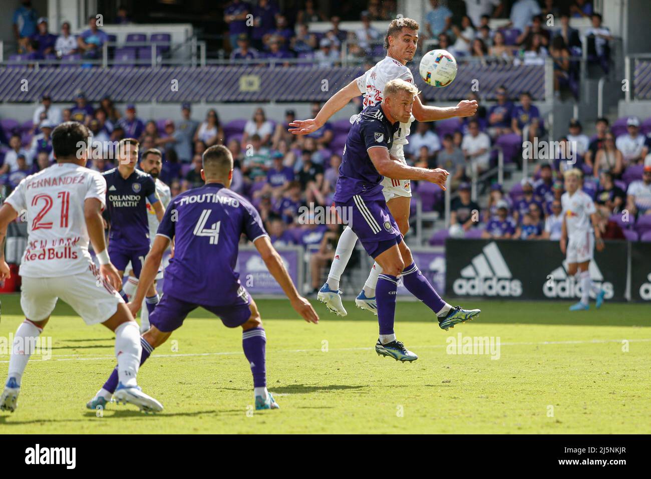 Orlando, FL: Durante una partita MLS, mercoledì 20 aprile 2022, all'Explororia Stadium. I Red Bulls hanno portato Orlando City 1-0 a metà. (Kim Hukari/immagine di Foto Stock