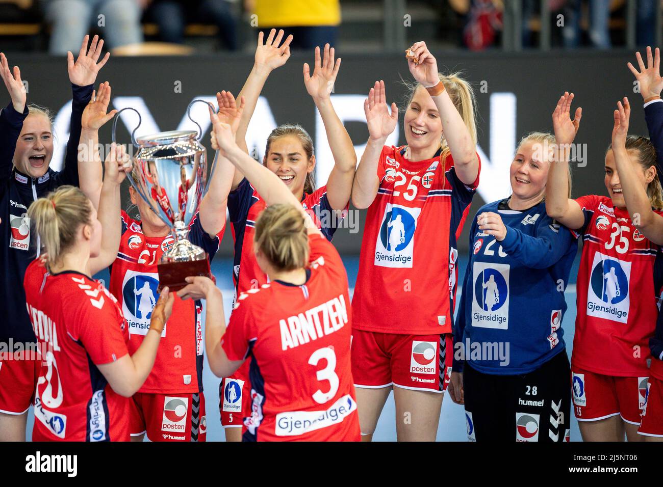 Bekkestua 20220424.Norway rallegria per la vittoria dopo la partita nazionale in pallamano tra Norvegia e Macedonia del Nord alla Nadderud Arena. Foto: Beate Oma Dahle / NTB Foto Stock