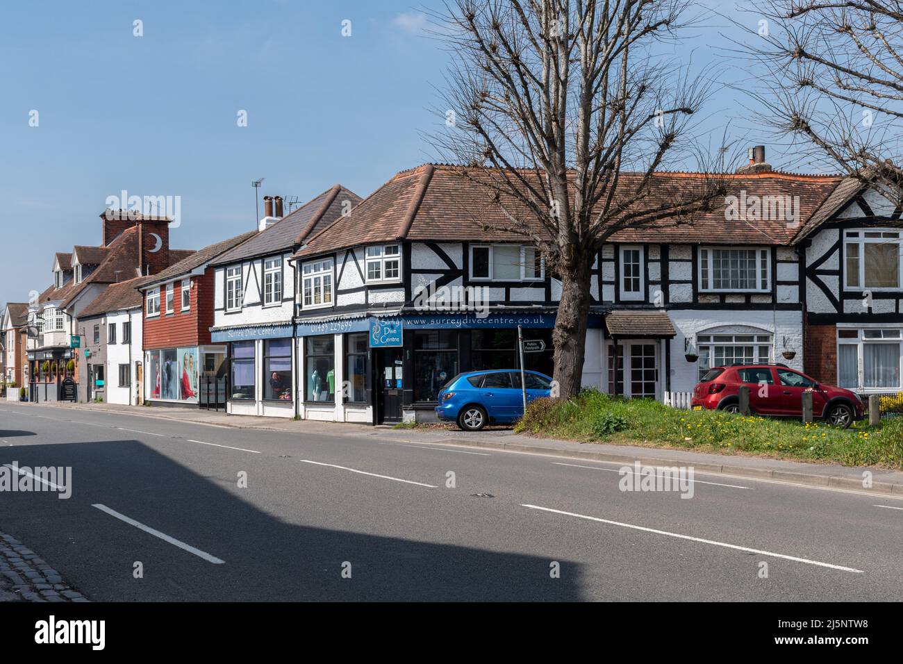 Vista del villaggio Ripley High Street, un villaggio di Surrey, Inghilterra, Regno Unito Foto Stock