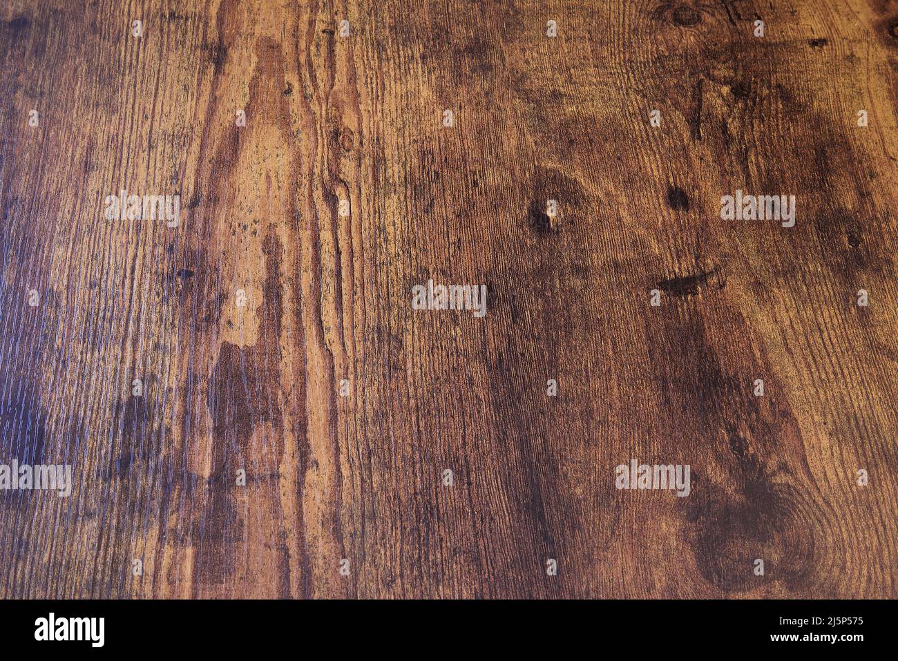 Texture in legno dal tavolo in prospettiva e luce naturale sul lato sinistro Foto Stock