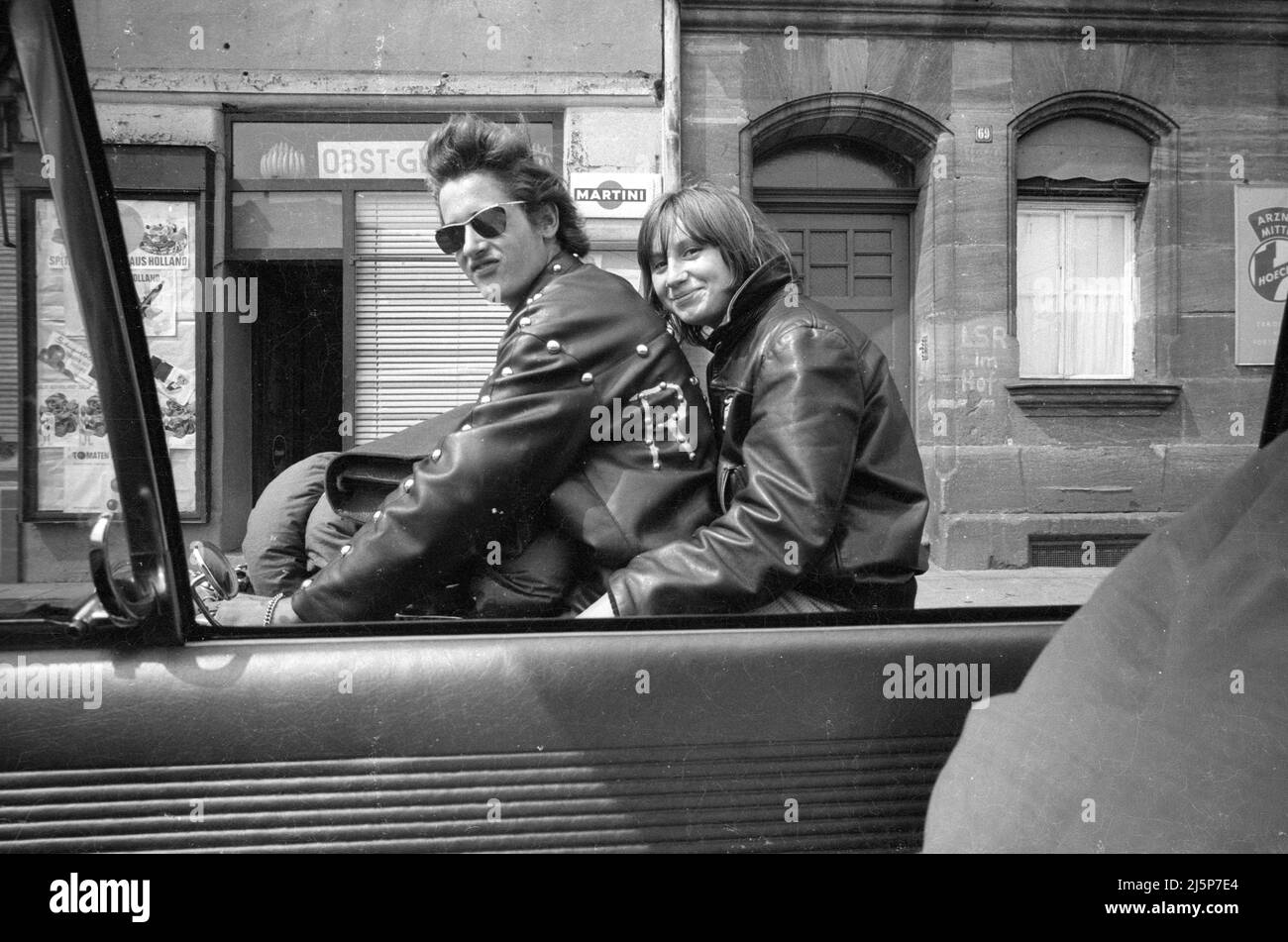 Membri dei Red Devils, una gang giovanile a Norimberga. I giovani indossano giacche decorate in pelle, si avvolge e passano il tempo a cavallo delle motociclette. [traduzione automatizzata] Foto Stock