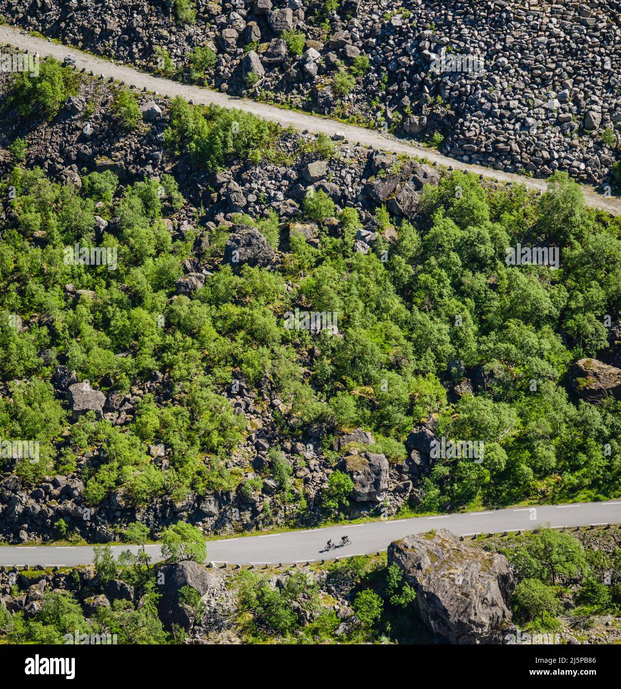 Due ciclisti sul Passo Trollstigen, Norvegia. Foto Stock