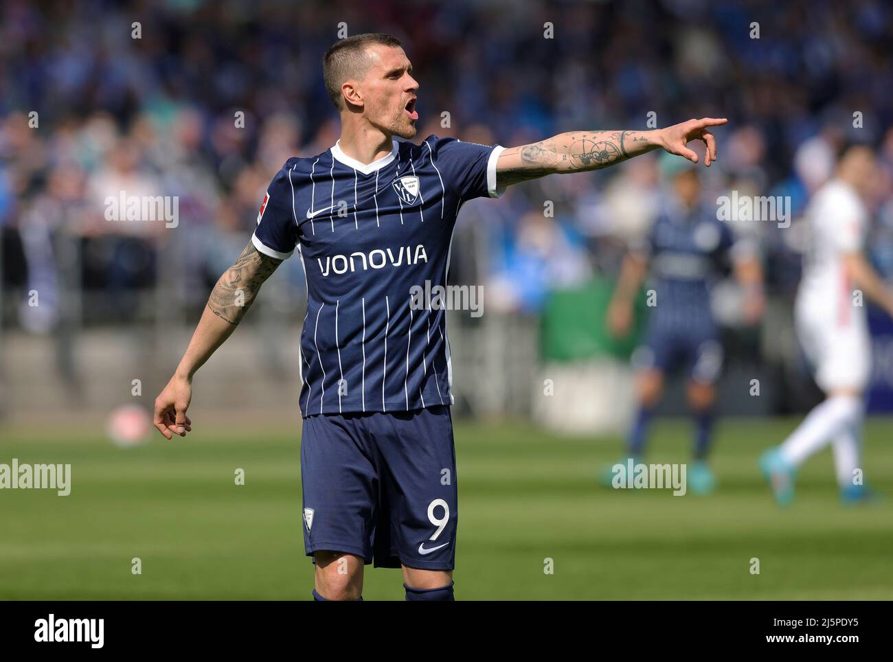 Bochum, Germania. 24th Apr, 2022. Primo : 24th Aprile 2022, Fuvuball, 1st Bundesliga, stagione 2021/2022, VFL Bochum - FC Augsburg Simon ZOLLER, Bochum, Gesture Credit: dpa/Alamy Live News Foto Stock