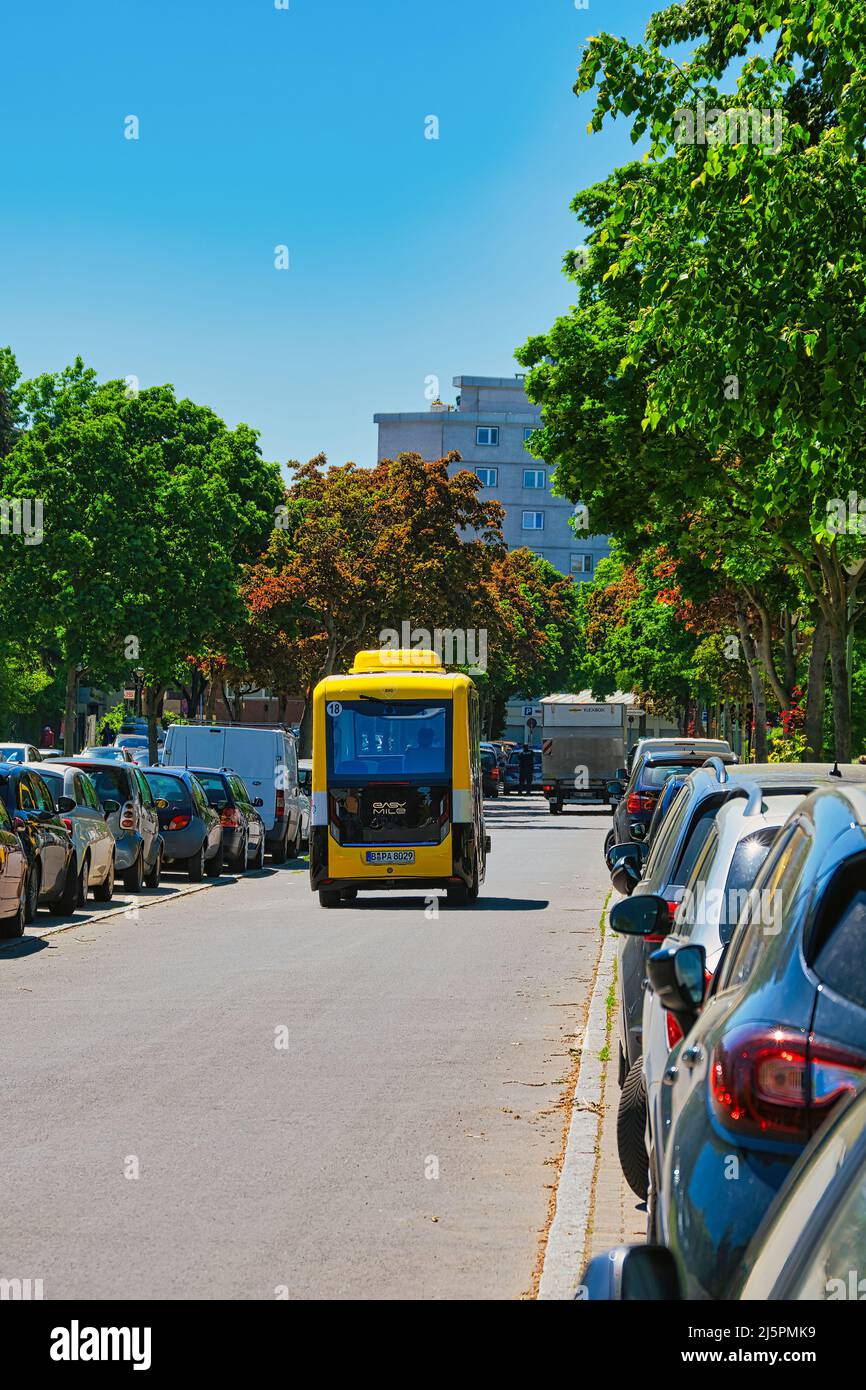 Berlino, Germania - 31 maggio 2021: Minibus sperimentale con guida autonoma del trasporto pubblico locale a Berlino (BVG). Foto Stock