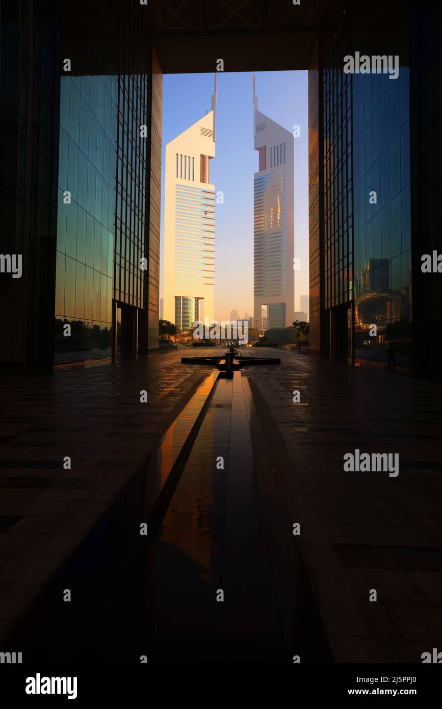 Dubai Luxushotel, Downtown, moderne Architektur, Zukunft, Atemberaubende Aussicht auf die Skyline von Dubai mit den Berühmten Emirates Towers Foto Stock