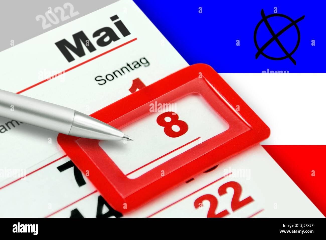 Elezioni regionali tedesche nello Schleswig-Holstein 2022 domenica 8 maggio con bandiera e calendario Foto Stock