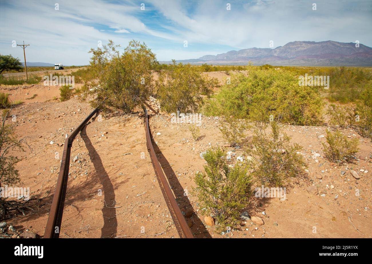 Argentina, vecchia pista di corsa lungo la Route 40 nord da San Juan è già un lungo periodo senza uso. Foto Stock