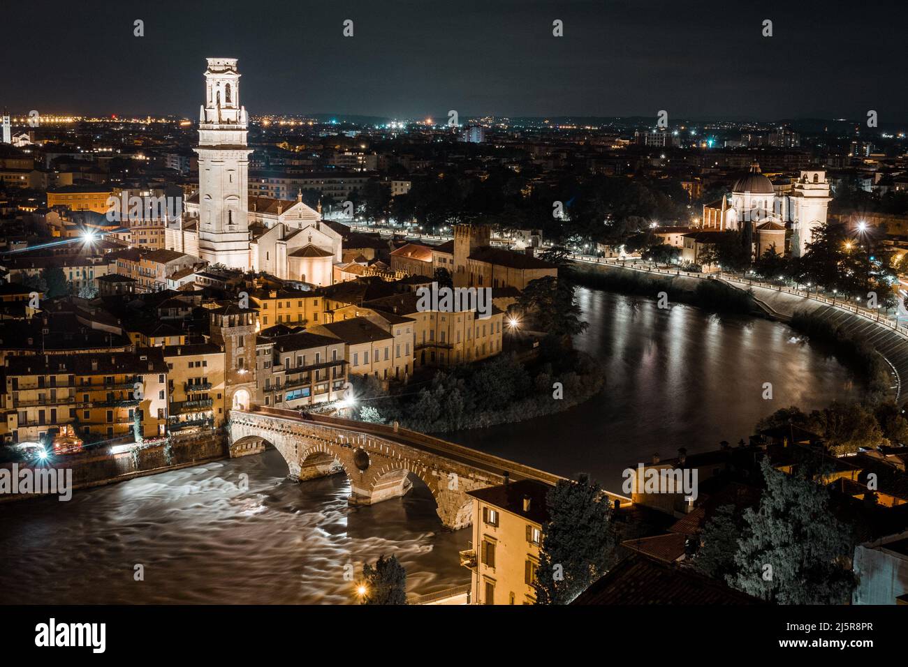 Foto notturne da Castel San Pietro, Verona, Italia, 13.07.2021 Foto Stock