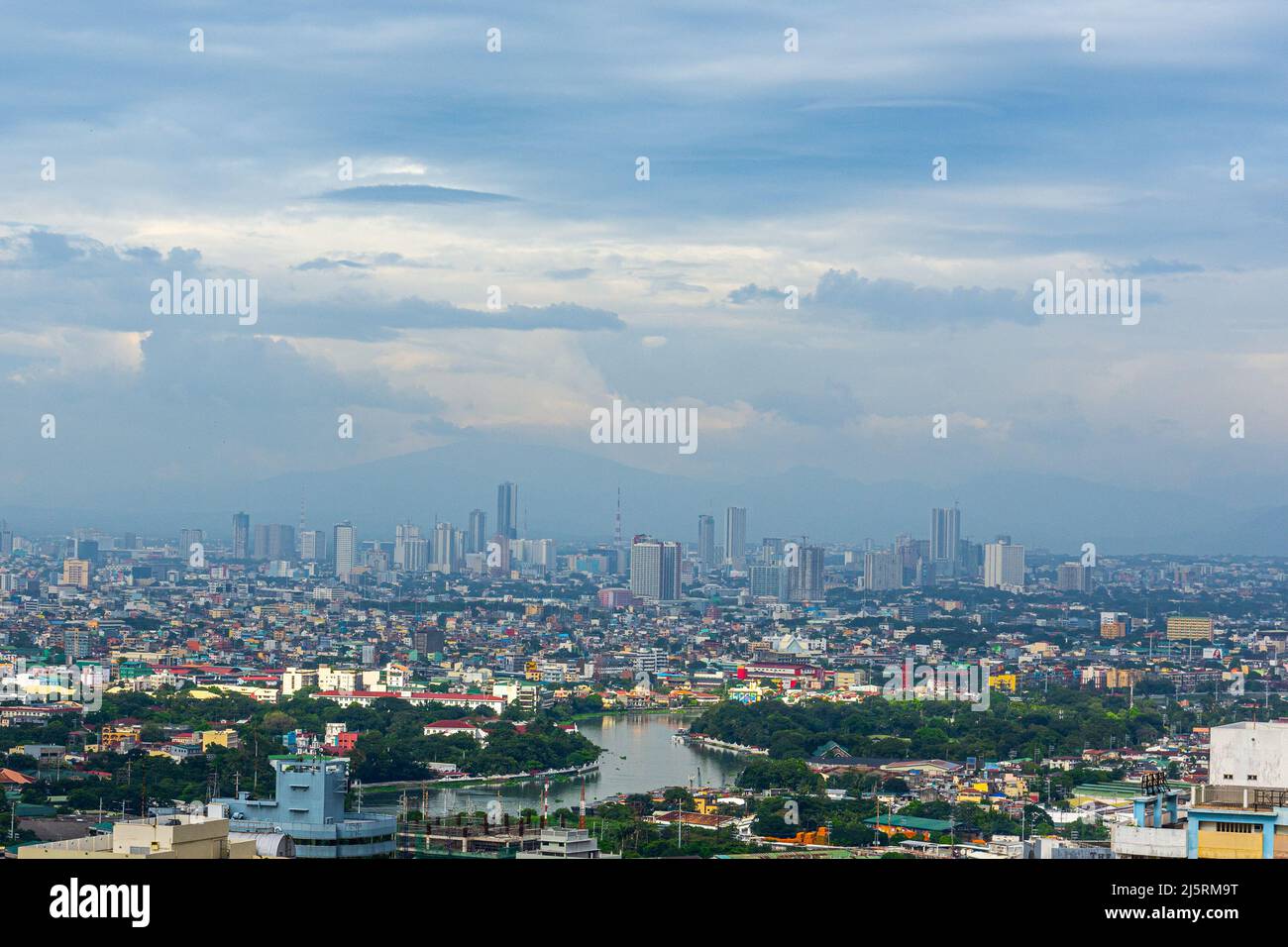 Vista alla città di Quezon, Manila, Filippine - 08.11.2019 Foto Stock