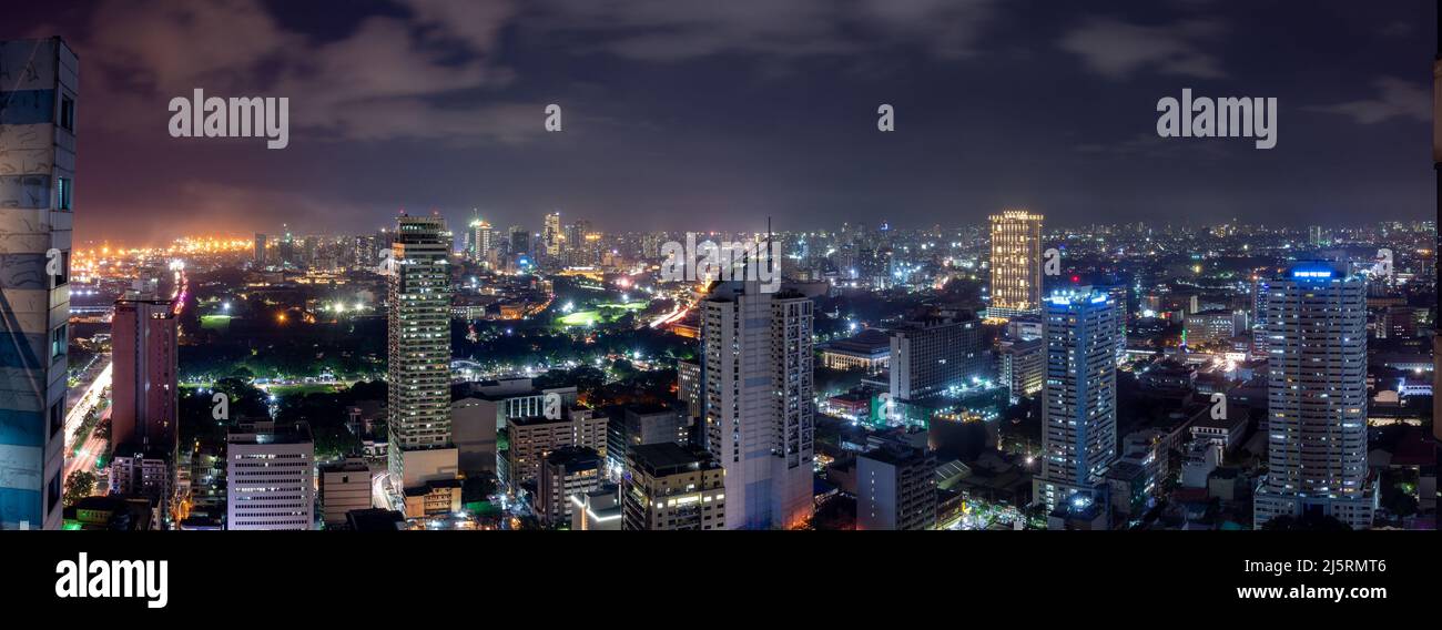 Guardate Manila nella notte, Filippine - 08.11.2019 Foto Stock