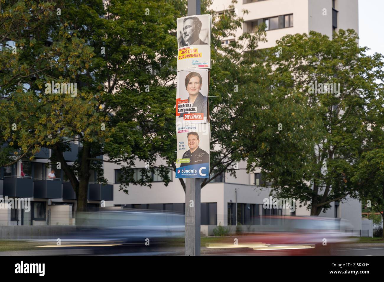 Poster della campagna per le elezioni del Bundestag tedesco. Pubblicità del partito di sinistra Die Linke e del partito liberale FDP e Bündnis C nella città. Foto Stock