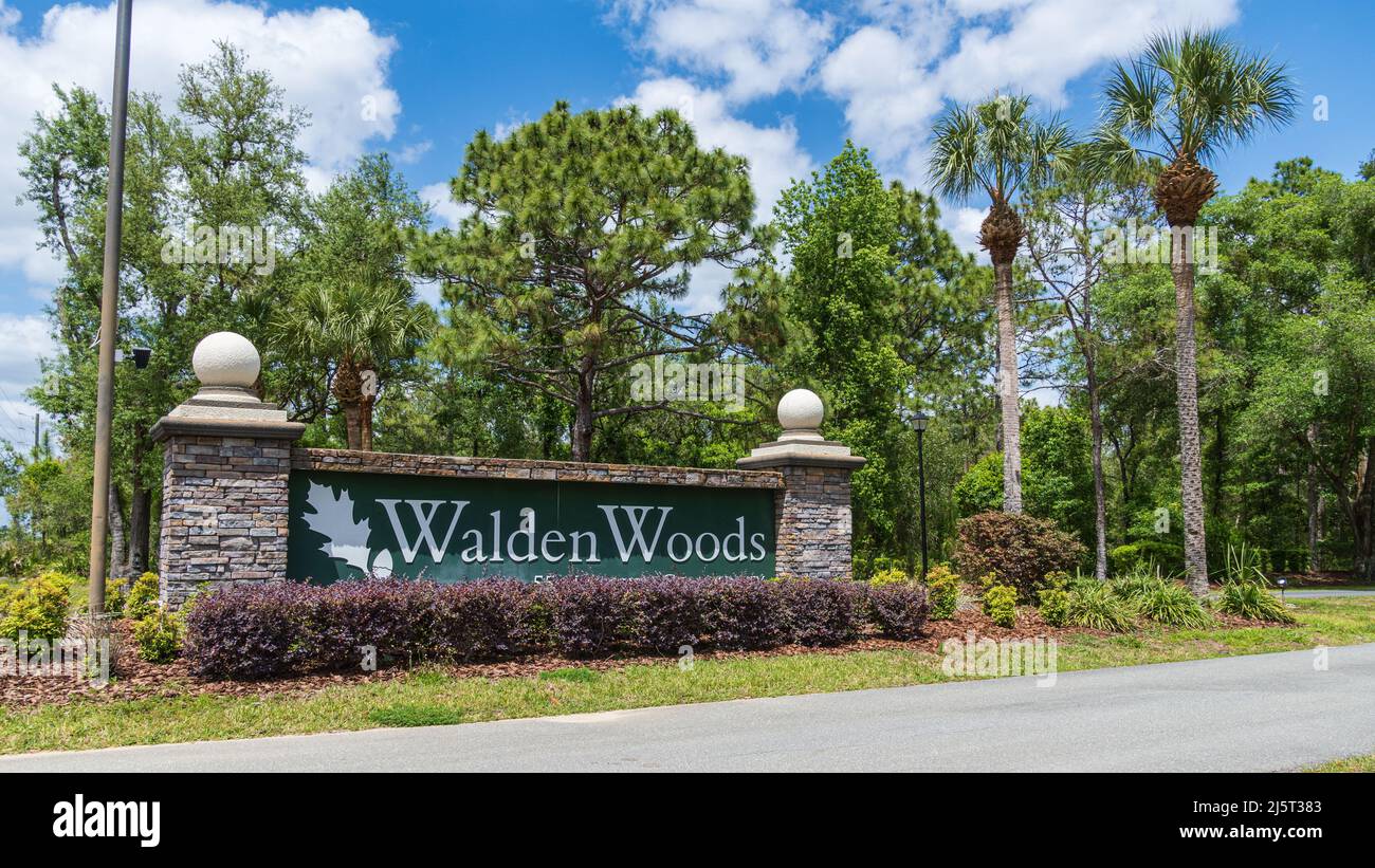 Ingresso alla comunità pensionistica di Walden Woods - Homosassa, Florida, USA Foto Stock