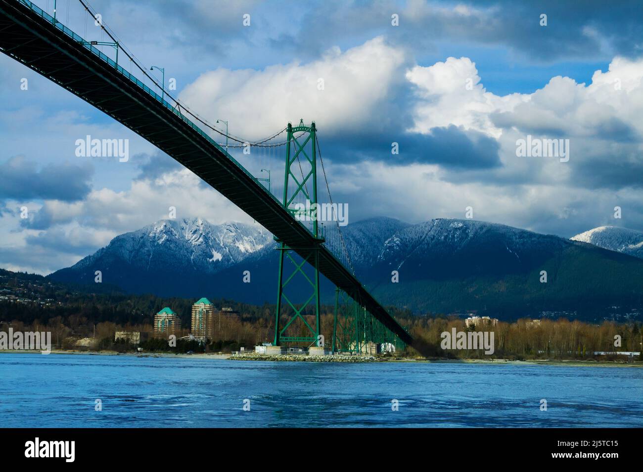 Lions Gate Bridge a Vancouver, Canada e Mount Fromme Foto Stock