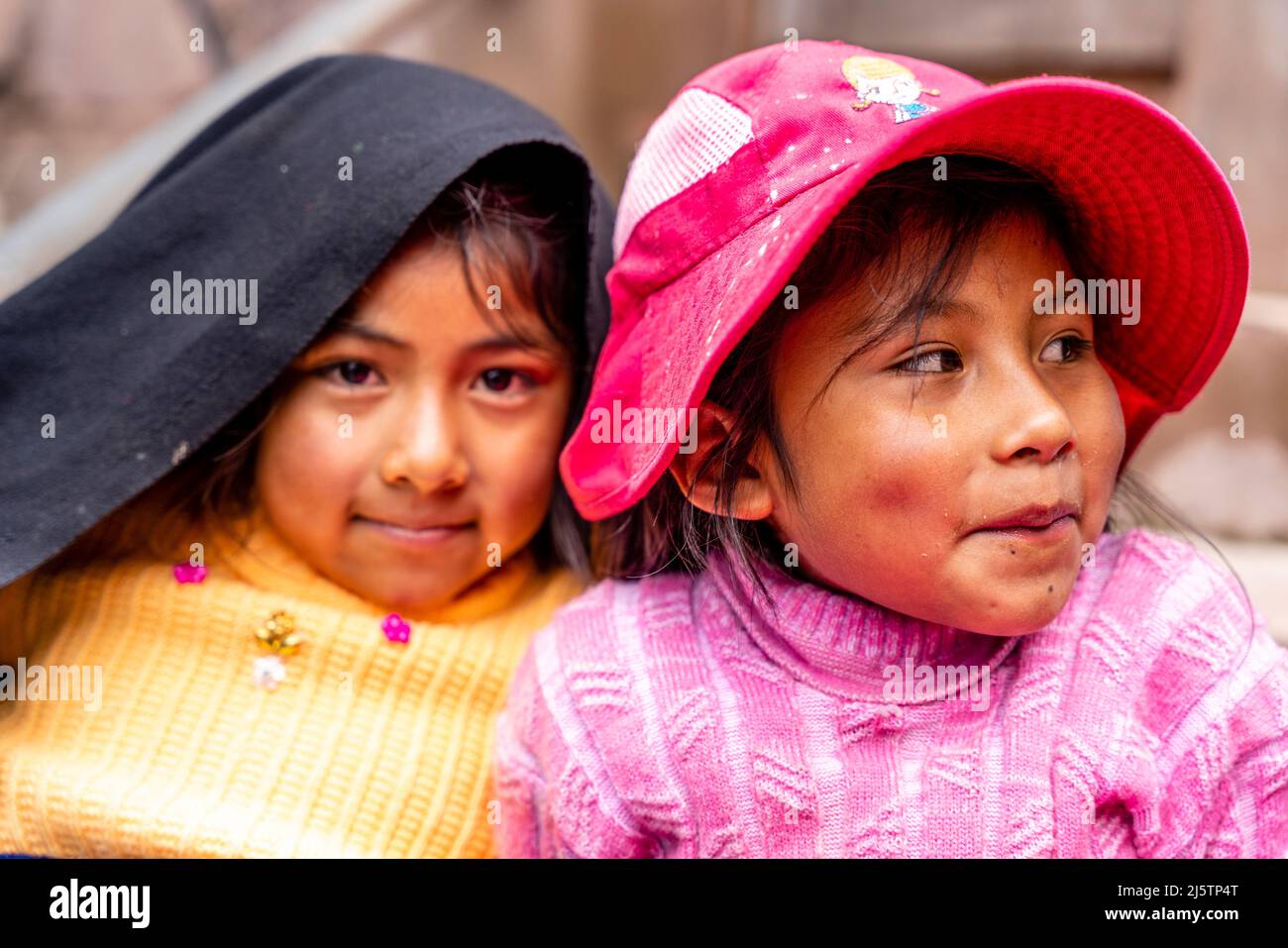 Taquilenos Children, Taquile Island, Lago Titicaca, Puno, Perù. Foto Stock