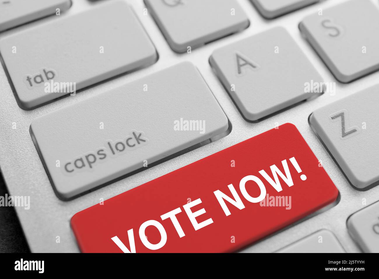 Pulsante con testo VOTA ORA sulla tastiera del computer, primo piano Foto Stock