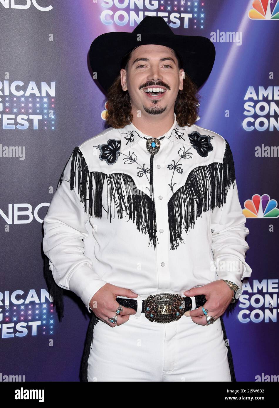 La, US, 25 aprile 2022, Ryan Charles al ÔAmerican Song ContestÕ SemiFinals Day 1 Red Carpet tenuto al lotto Universal Studios il 25 aprile 2022 a Universal City, CA. © Janet Gough / AFF-USA.COM Foto Stock