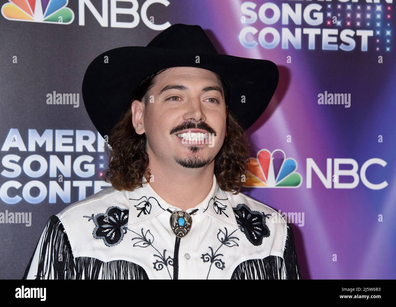 La, US, 25 aprile 2022, Ryan Charles al ÔAmerican Song ContestÕ SemiFinals Day 1 Red Carpet tenuto al lotto Universal Studios il 25 aprile 2022 a Universal City, CA. © Janet Gough / AFF-USA.COM Foto Stock
