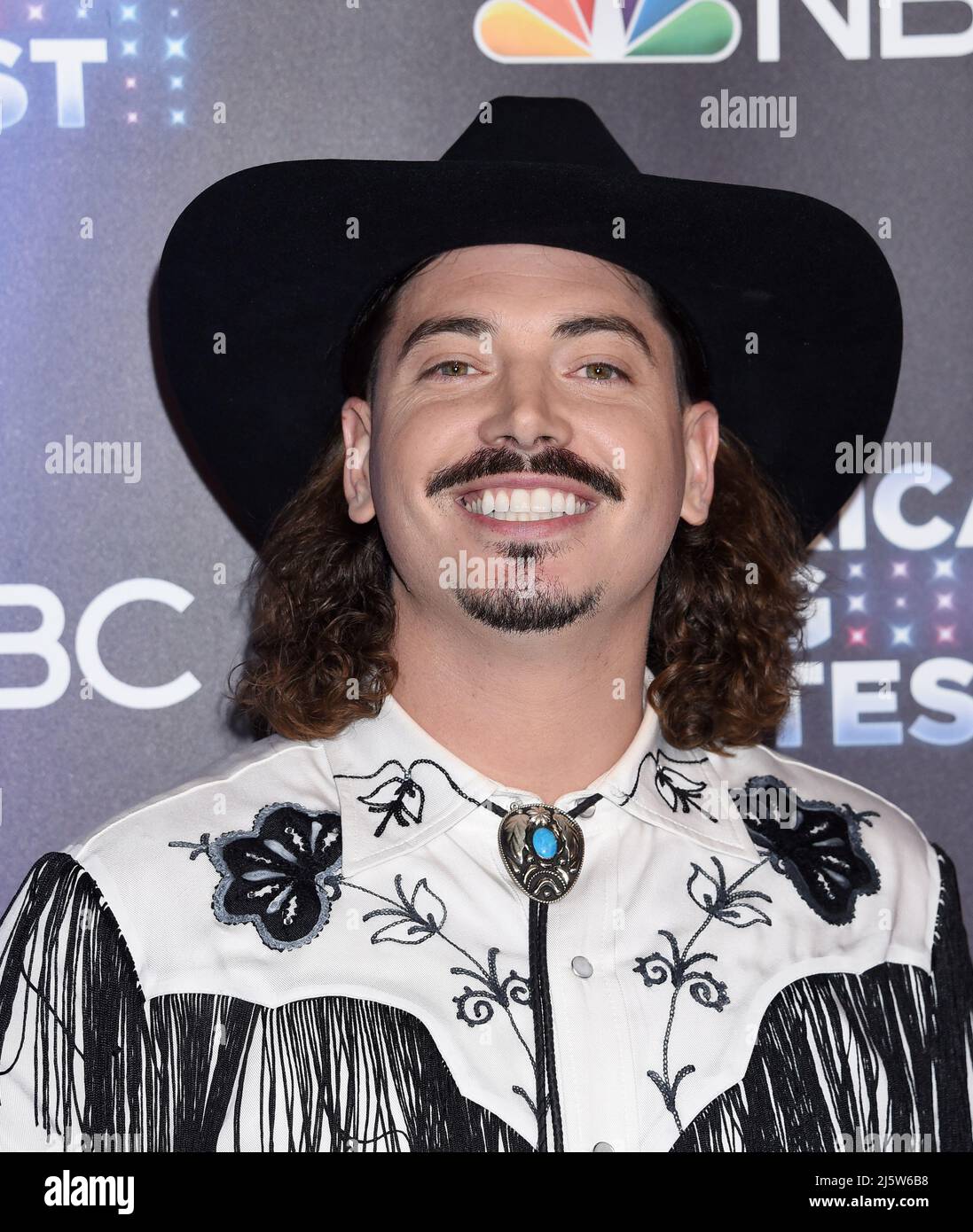 La, US, 25 aprile 2022, Ryan Charles al ÔAmerican Song ContestÕ SemiFinals Day 1 Red Carpet tenuto al lotto Universal Studios il 25 aprile 2022 a Universal City, CA. © Janet Gough / AFF-USA.COM Foto Stock