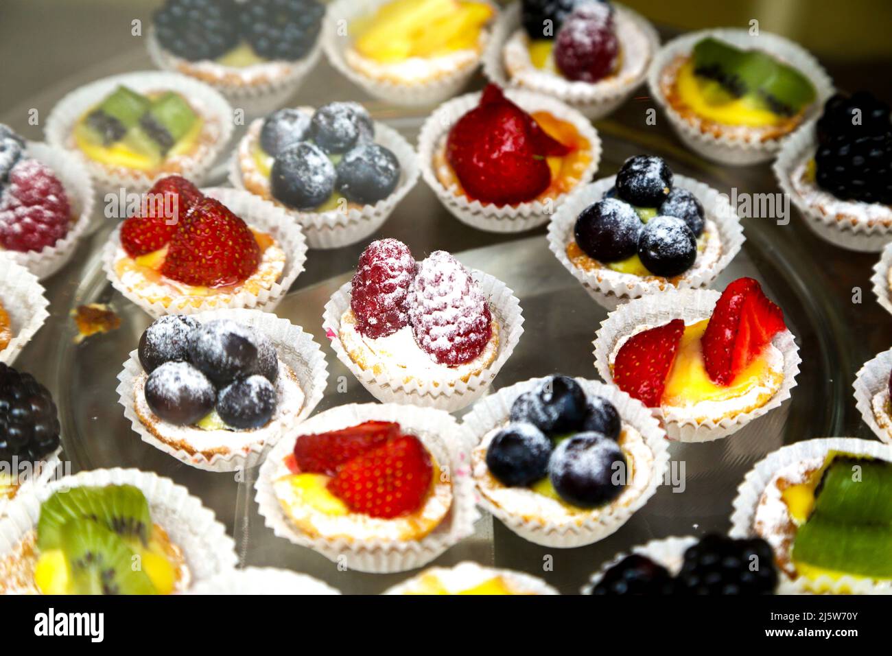 Crostate di frutta in mostra a Milano Italia Foto Stock