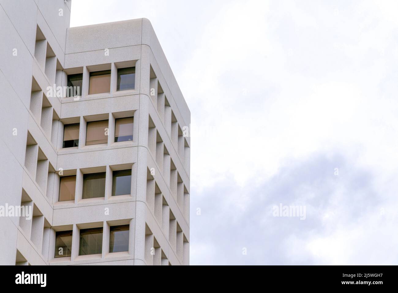 Edificio beige con finestre colorate nella Silicon Valley, San Jose, California Foto Stock