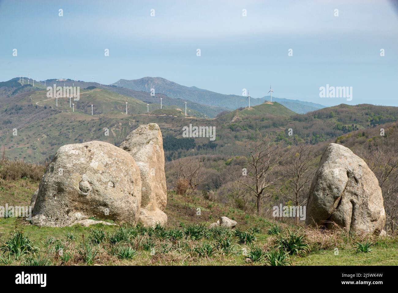 Altipiano dell'Argimusco, sito archeologico e naturalistico siciliano con rocce antiche miliari di anni con forme molto particolari, archeoastronomia Foto Stock